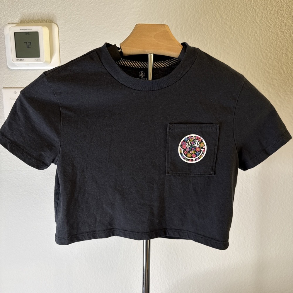 Volcom Juniors Cropped T-shirt with‎ Floral Smiley Design Black Size M (8/10)